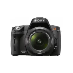 Svart systemkamera Sony a290 med objektivet monterat, redo att fånga dina minnen.