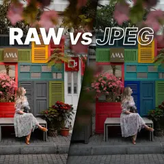Kvinna sitter framför en färgglad fasad. Bilden visar en jämförelse mellan RAW och JPEG-format.
