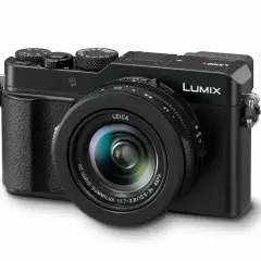 Svart Panasonic LX100 med Leica-objektiv. En kompaktkamera redo för alla dina fotograferingsbehov.