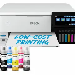 Epson ET-2550 test: En vit skrivare med färgpatroner och texten "LOW-COST PRINTING" utskriven.