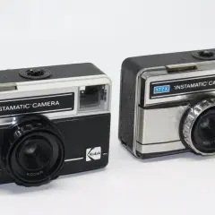 Två Kodak Instamatic-kameror, en 77X och en 177X, redo att fånga minnen med 126 film.