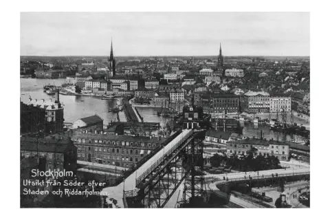 Gamla stockholmsbilder: vy över Södermalm, Riddarholmen och Stadsholmen med broar och fartyg.