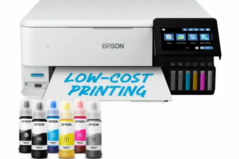 Epson ET-2550 test: En vit skrivare med färgpatroner och texten "LOW-COST PRINTING" utskriven.