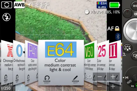 Kamerans gränssnitt visar olika färginställningar, som "E64 Color medium contrast light & cool", redo att användas.