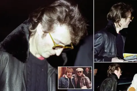 John Lennon i Yoko Ono, fotograferade av Annie Leibovitz. Lennon bär en läderjacka med pälskrage och gula glasögon.