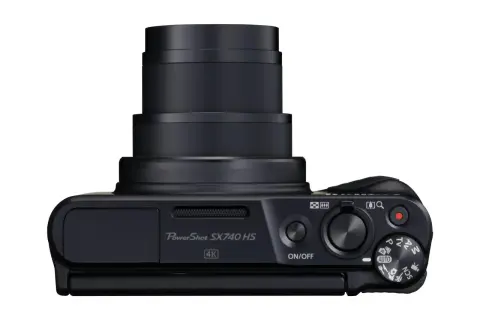 Svart Canon PowerShot SX740 HS kamera med zoomobjektiv och kontrollhjul. Perfekt för att fånga dina äventyr i 4K.