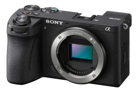 Svart systemkamera, Sony a6700, med E-mount.