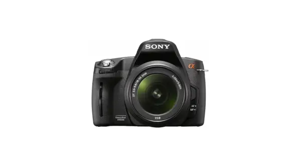 Svart systemkamera Sony a290 med objektivet monterat, redo att fånga dina minnen.