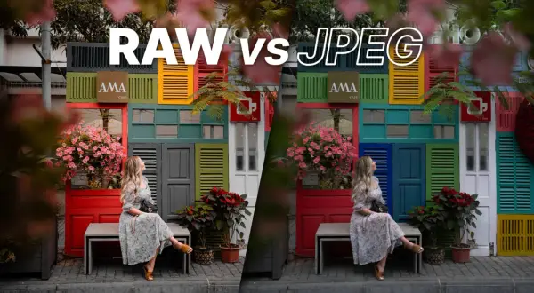 Kvinna sitter framför en färgglad fasad. Bilden visar en jämförelse mellan RAW och JPEG-format.