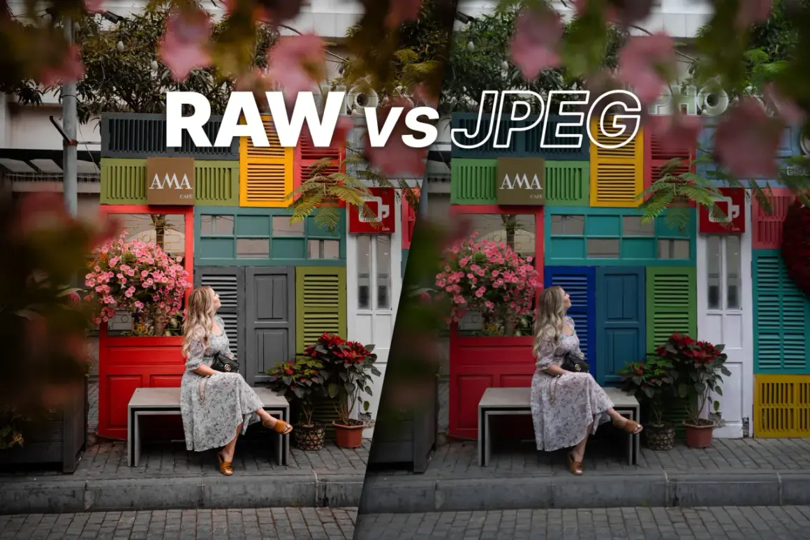 Kvinna sitter framför en färgglad fasad. Bilden visar en jämförelse mellan RAW och JPEG-format.