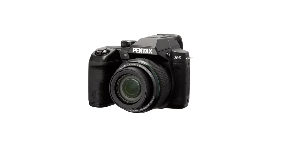 Svart Pentax X5 kamera med zoomobjektiv.