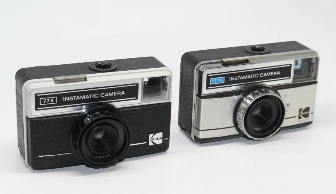 Två Kodak Instamatic-kameror, en 77X och en 177X, redo att fånga minnen med 126 film.
