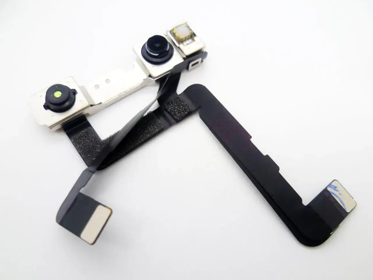 iPhone 11 Pro kamera-modul med flexkablar och skumgummi.