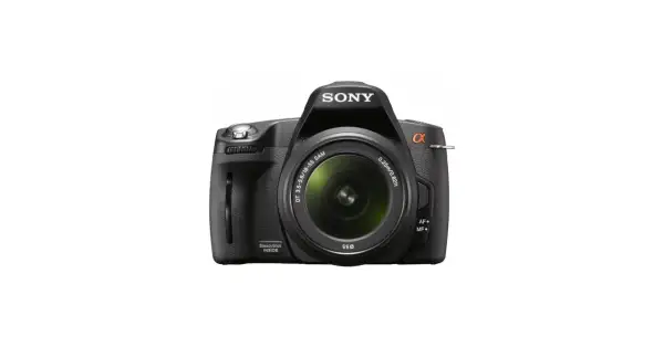 Svart systemkamera Sony a290 med objektivet monterat, redo att fånga dina minnen.