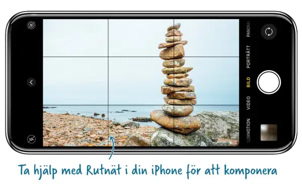 En liggande bild på en iPhone visar en stenhög vid havet. Rutnätet på skärmen hjälper till att komponera bilden.