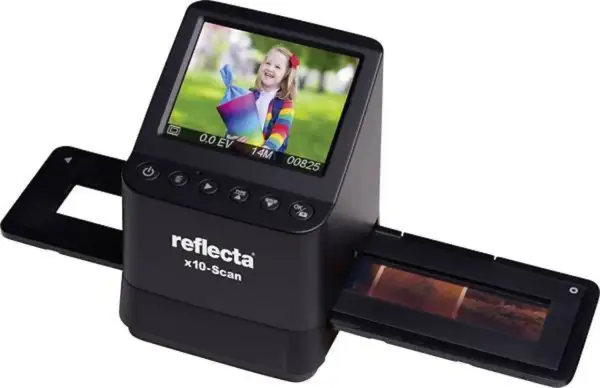 Reflecta x10-Scan för att skanna negativ. En digitaliserare som visar en glad flicka på skärmen.