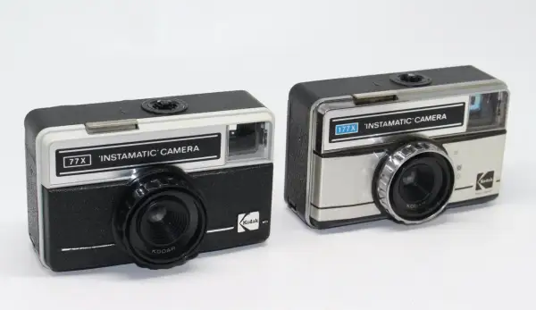 Två Kodak Instamatic-kameror, en 77X och en 177X, redo att fånga minnen med 126 film.